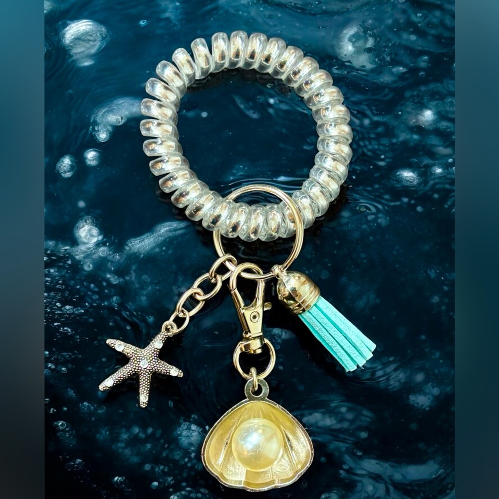 💥2/$24 or 3/$30💥 Aqua & Silver Keychain Bracelet with Beachy Charms & Tassel.
